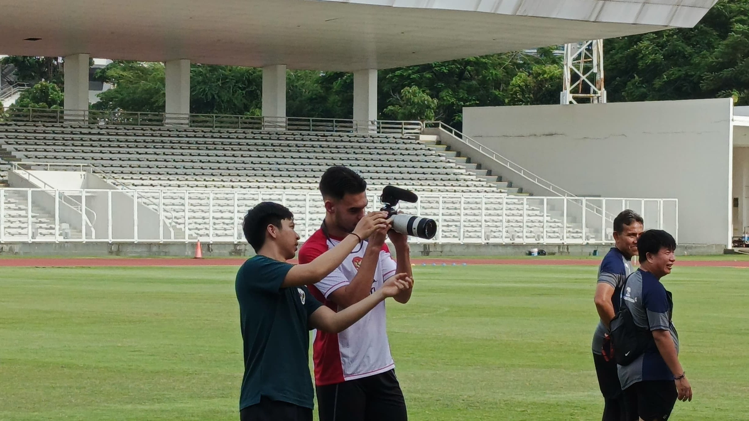 Jens Raven Jadi Fotografer Dadakan