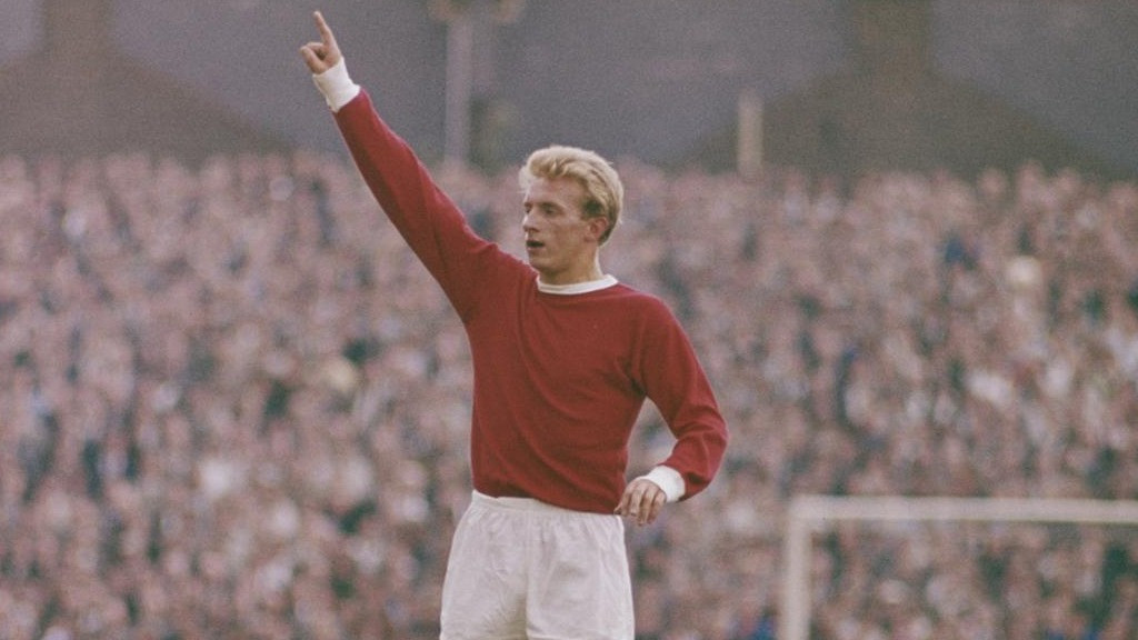 Manchester United Berduka, sang Legenda Denis Law Meninggal di Usia 84 Tahun