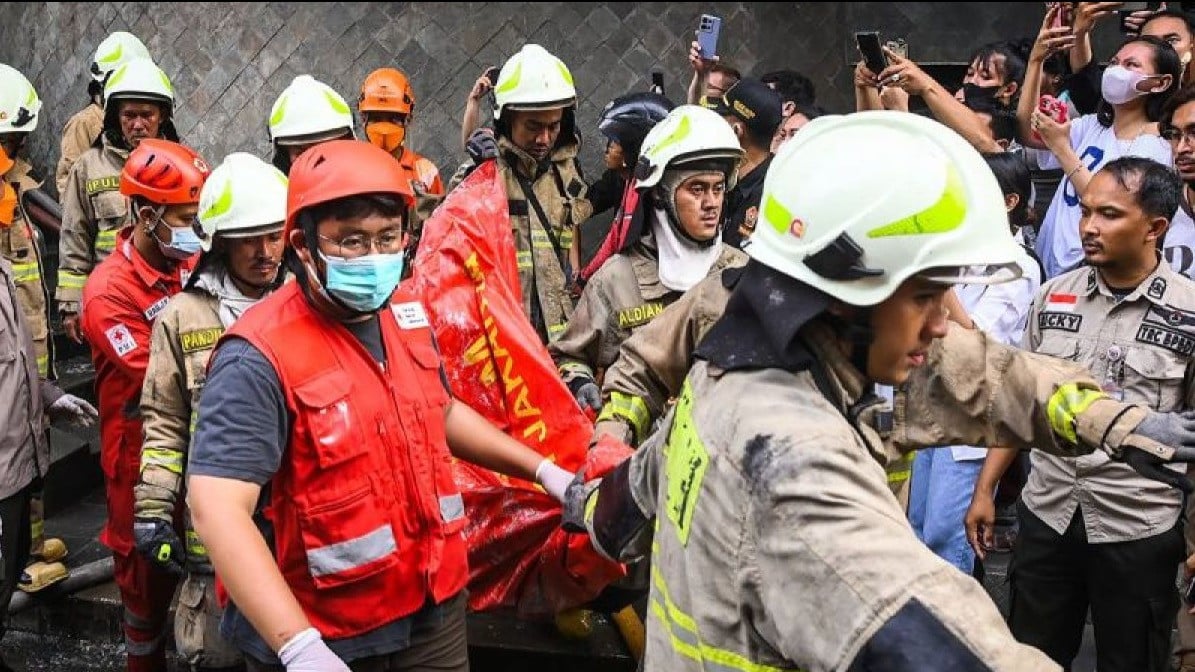 Tim SAR Gabungan Hentikan Sementara Pencarian Korban Kebakaran Glodok Plaza, Ini Alasannya…