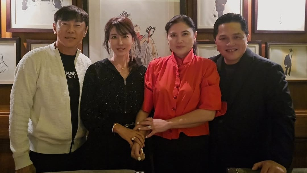 (kiri-kanan) Shin Tae-yong, Cha Young-ju, Elizabeth Tjandra, dan Erick Thohir