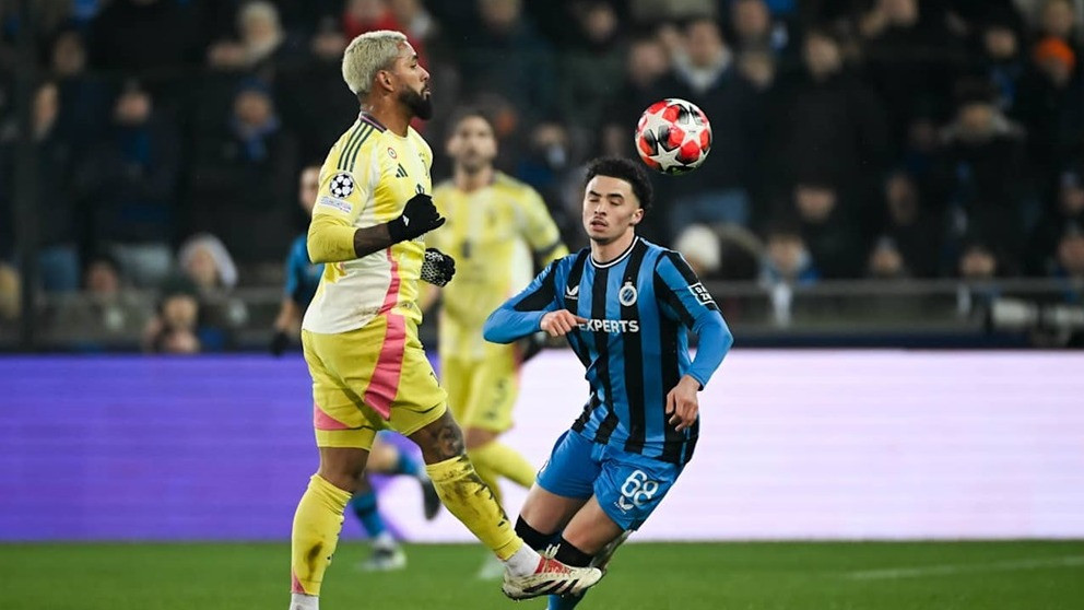 Douglas Luiz kabarnya diperebutkan oleh Manchester City dan Chelsea