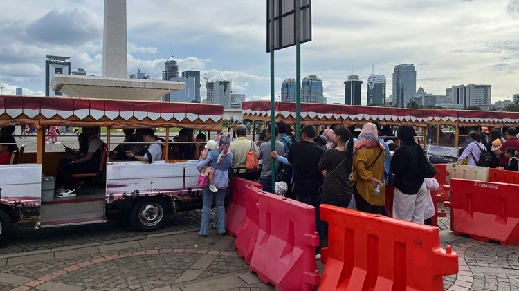 Libur Panjang Januari, Warga Bekasi Wisata ke Monas: Biar Cucu Senang