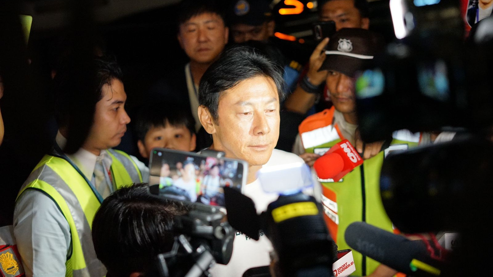 Shin Tae-yong di Bandara Soekarno-Hatta Jakarta