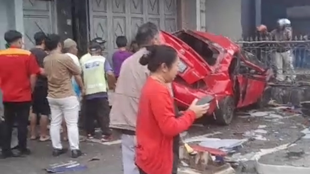 Kecelakaan maut di Jalan Raya Bandung Sumedang Dusun Warung Kalde, Desa Cikeruh, Kecamatan Jatinangor, Kabupaten Sumedang, Senin (27/1/2025).