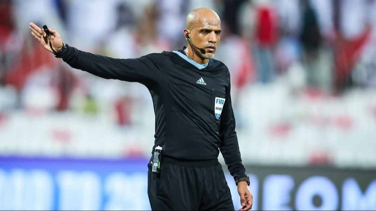 Wasit Ahmed Al-Kaf saat Pimpin Laga Timnas Indonesia
