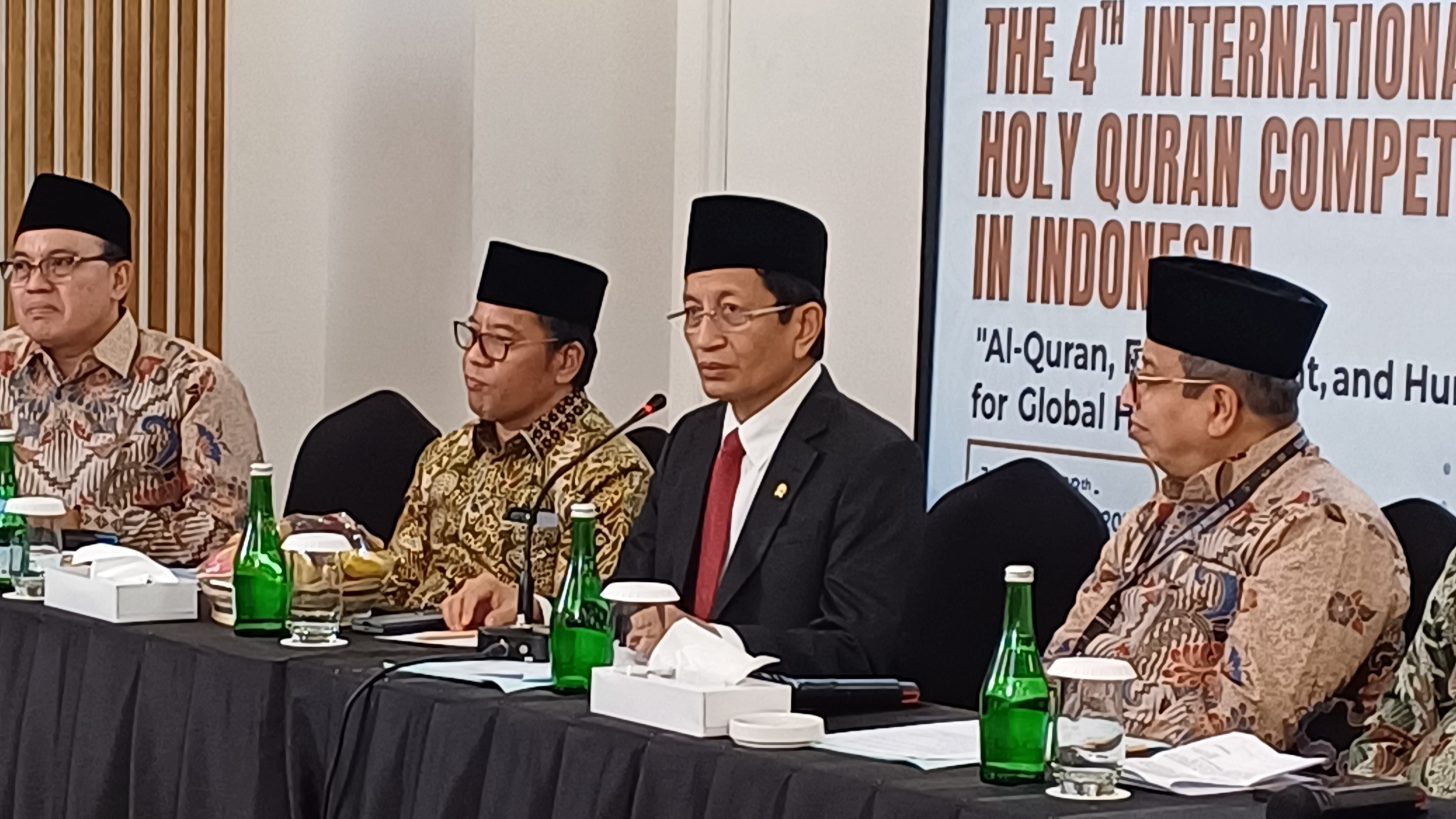 Menteri Agama Nasaruddin Umar (kedua dari kanan) dalam konferensi pers perlombaan MTQ Internasional Indonesia ke-IV Tahun 2025 di Jakarta, Rabu (29/1/2025)