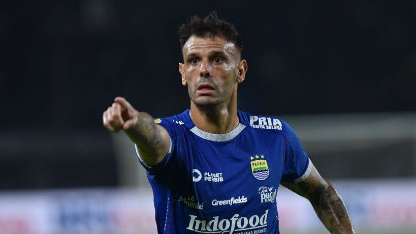 Gelandang Persib, Tyronne del Pino