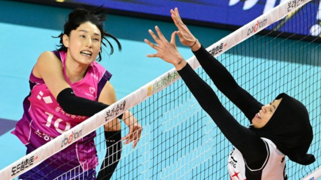 Media Korea Sebut Pertandingan Satu Lawan Satu, Ratu Voli Korea Vs Megawati Hangestri: Bikin Heboh Penggemar Voli Korea
            - galeri foto