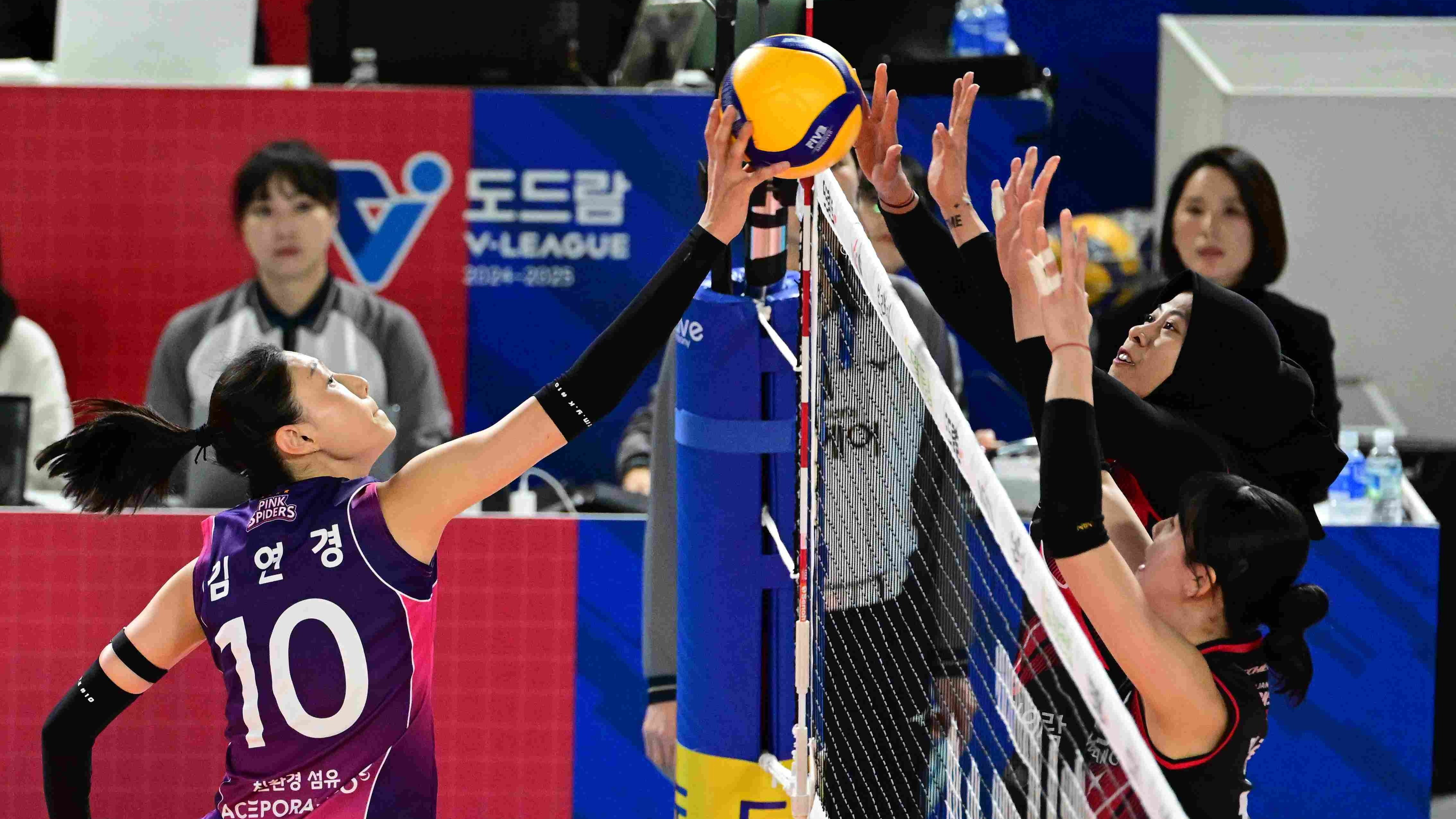 Duel epik tersaji di akhir putaran empat Liga Voli Korea antara Red Sparks vs Pink Spiders.