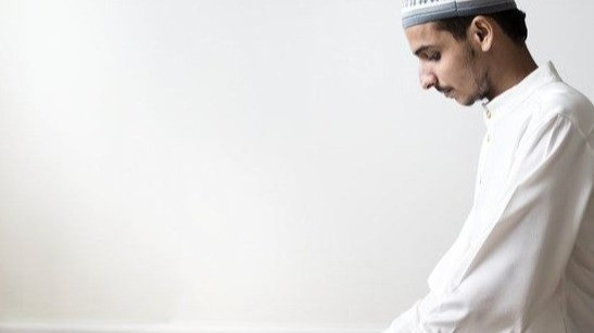 Sudah Jam 9 Malam Belum Shalat Maghrib, Utamakan Isya atau Maghrib Dulu? Ustaz Adi Hidayat Tegaskan kalau Ketiduran...
            - galeri foto