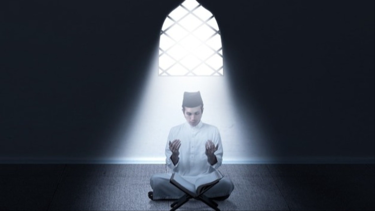 Shalat Tahajud Bisa Jam 12 Malam atau 3 Pagi, Kata Ustaz Adi Hidayat Lebih Afdhol Menjelang Waktu Ini Insyaallah Angkat Derajat Hidup