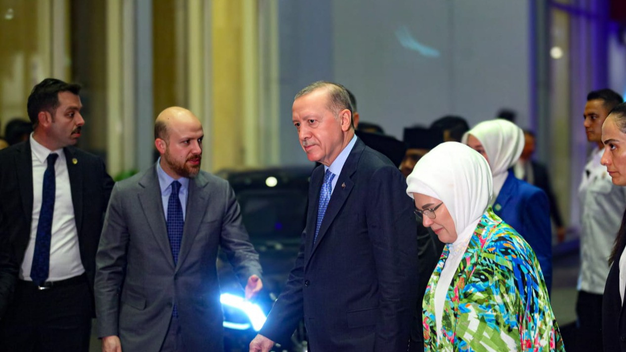 Istana Ungkap Alasan di Balik Prabowo Satu Mobil dengan Erdogan dan Istrinya
            - galeri foto