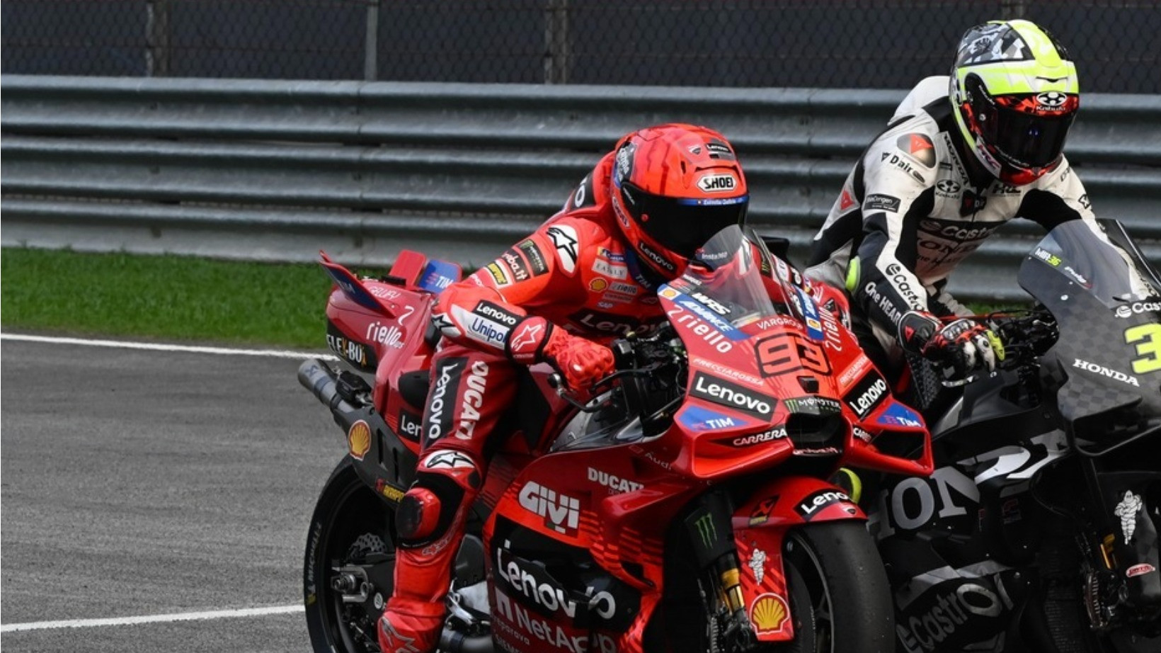 Marc Marquez mengendarai motor Ducati