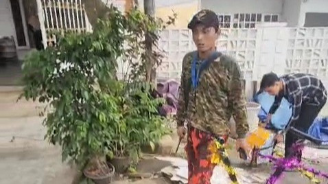 Viral Tingkah  Tengil  Dua Orang Preman Berseragam Ormas Bubarkan Kegiatan Pelatihan Anak TK dengan Pisau, Ibu-ibu Teriak Histeris....