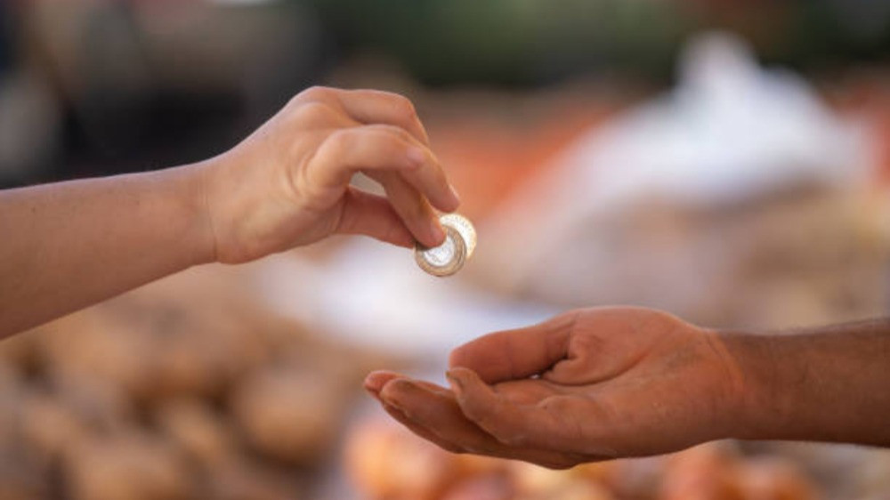 Ilustrasi sedekah di bulan Ramadhan