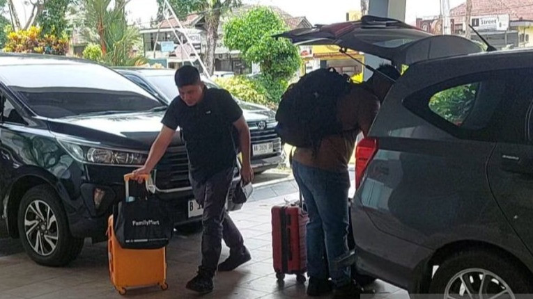 Utusan kepala daerah kirim barang di Akademi Militer menjelang retret, Kamis (20/02/2025).