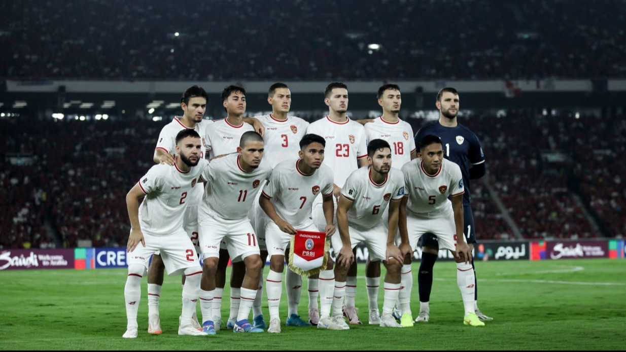 Pada Media Belanda, Denny Landzaat Pamerkan Keahliannya  di Timnas Indonesia