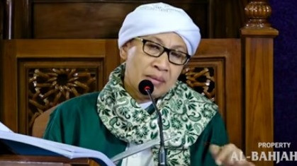 KH Prof. KH.Yahya Zainul Ma arif atau Buya Yahya