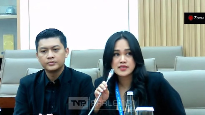 Curhatan Pilu Eks Pramugari Garuda Indonesia ke DPR, Adukan Janji Manis Maskapai yang Pecat 700 Kru Kabin saat Covid-19
            - galeri foto