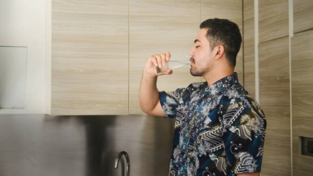 Ilustrasi minum air