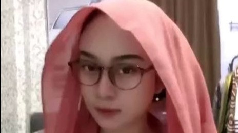 Salsa Bu Guru Jember Sudah Tak Sanggup Lagi, Kini Berani Bicara Jujur soal Alasannya Buat Video Joget Tanpa Busana: Aku tuh...
            - galeri foto