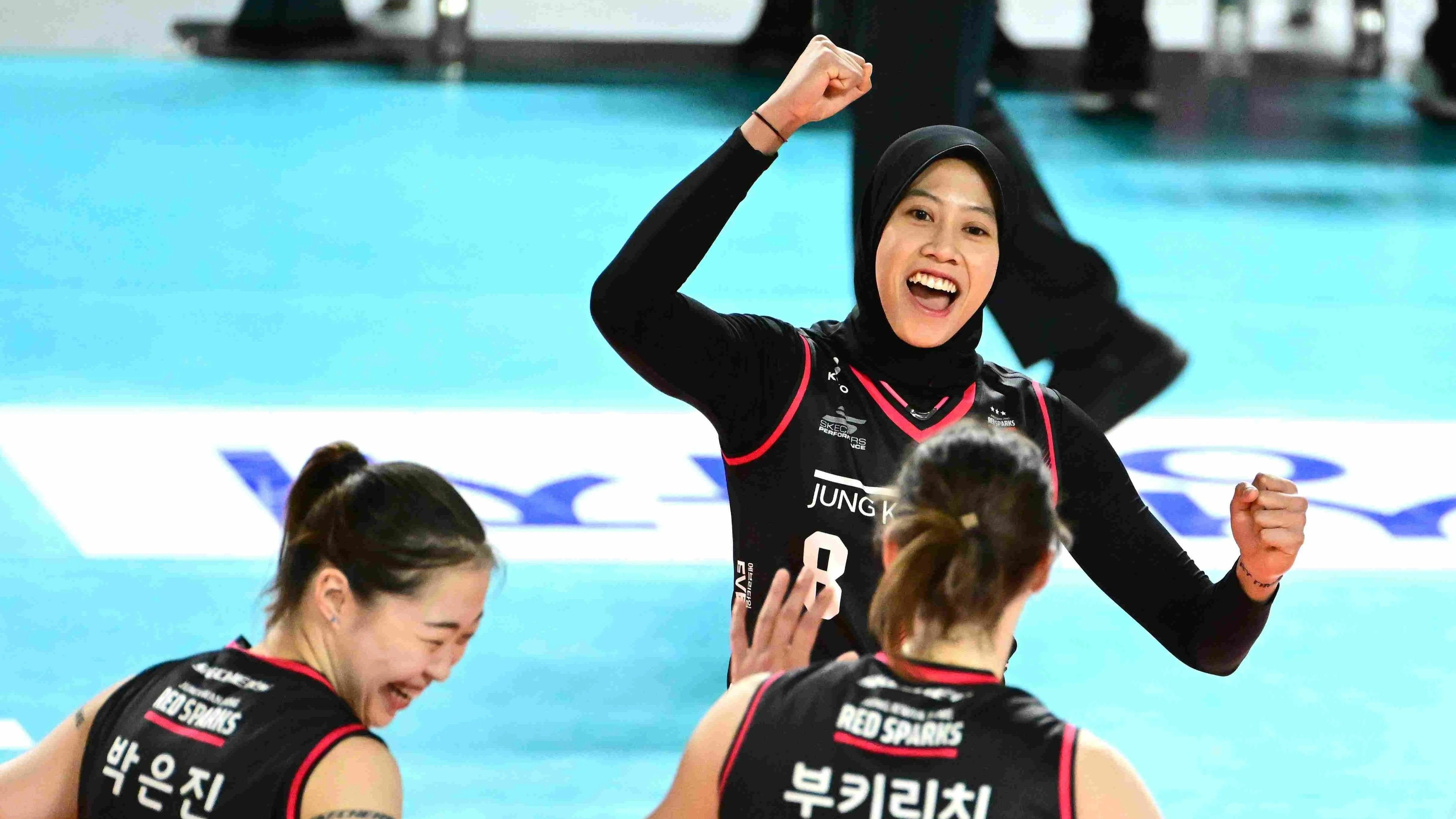 Top 3 Sport: 3 Atlet Voli Ikuti Jejak Megawati Hangestri, Aksi Ngambek Ko Hee-jin Disorot, Red Sparks Tampil Pincang
            - galeri foto