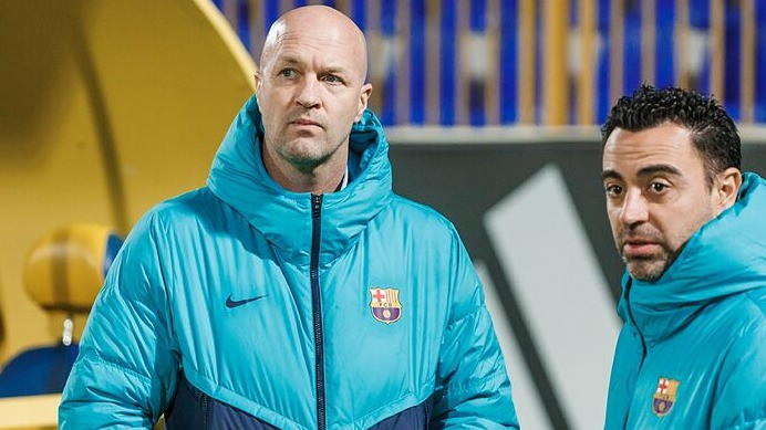 Jordi Cruyff saat mendampingi Xavi Hernandez di Barcelona