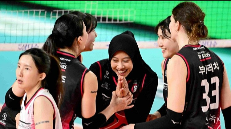 Megawati Hangestri bersama pemain Red Sparks Liga Voli Putri Korea Selatan.