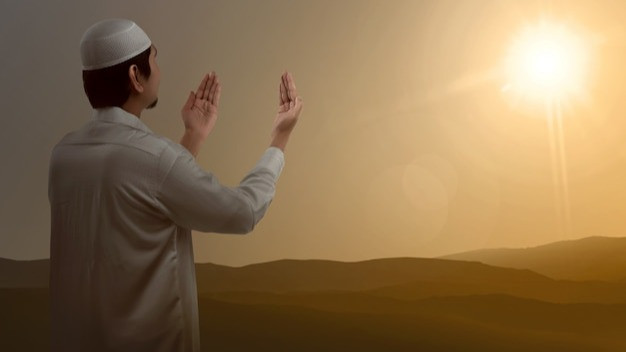 Moncer pakai Amalan Ini kalau Utang Setinggi Gunung Tak Kunjung Lunas, Kata Syekh Ali Jaber Insyaallah Ampuh