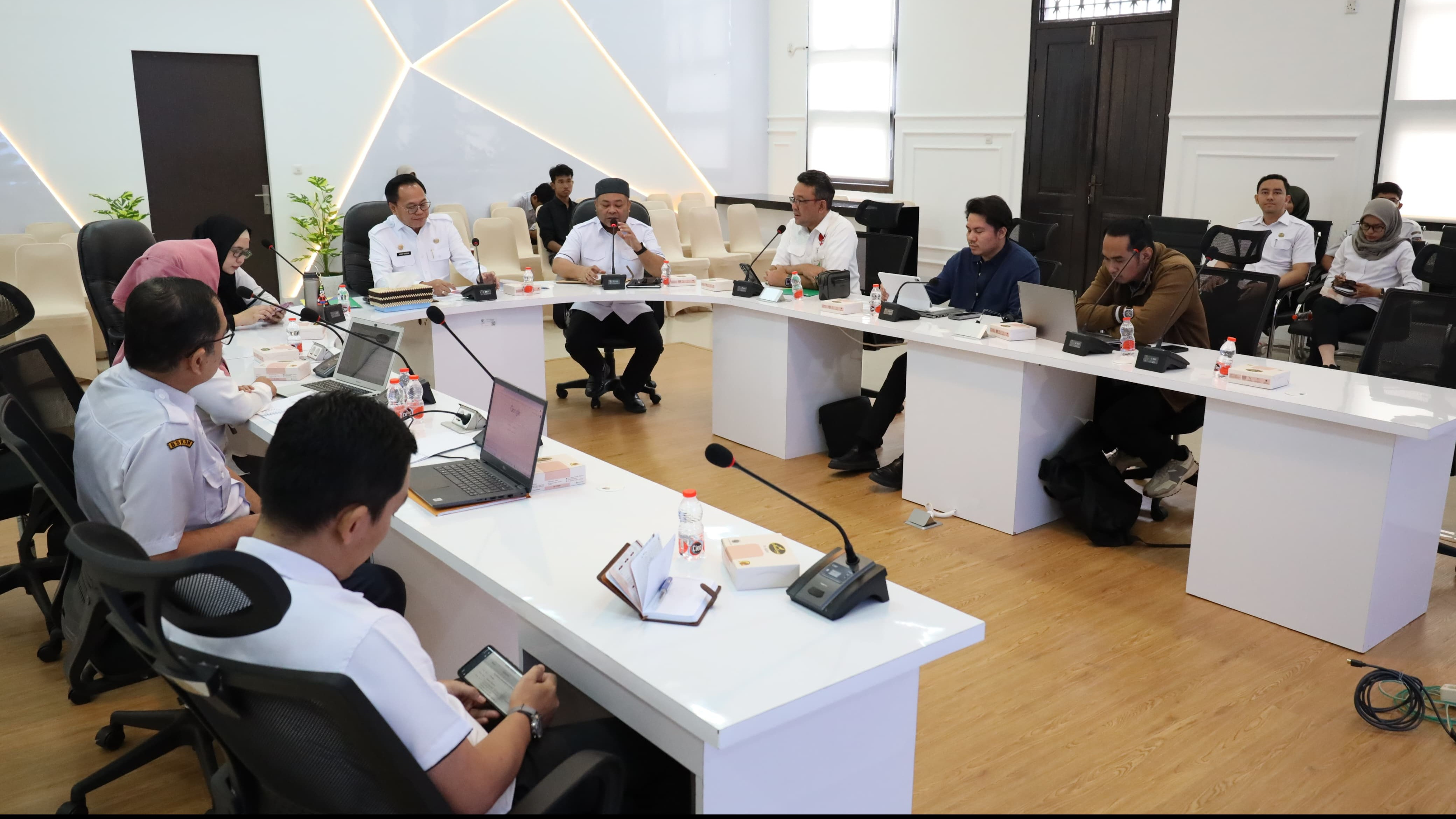 BSKDN Kementerian Dalam Negeri (Kemendagri) menyambut baik kolaborasi dengan Badan Penyelenggara Jaminan Sosial (BPJS) Ketenagakerjaan dalam melindungi masyarakat miskin ekstrem dan pekerja rentan.