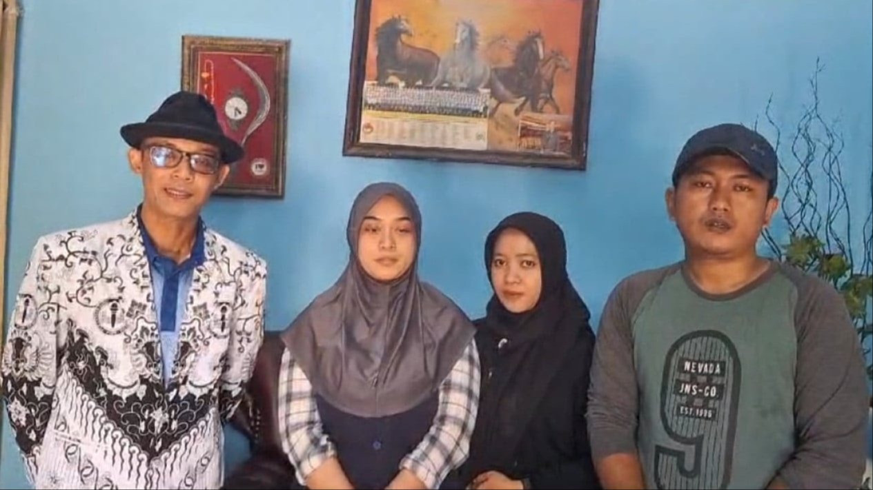Berlinang Air Mata Memohon Maaf, Kini Guru Salsa Sambangi PB PGRI, Pesan Ustaz Adi Hidayat Jangan sampai .....