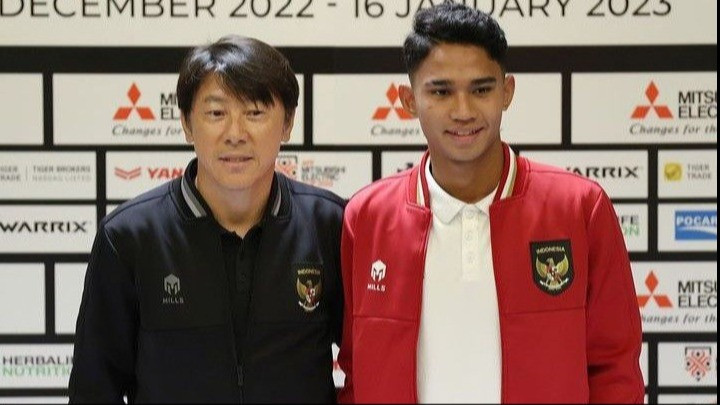 Potret kebersamaan Shin Tae-yong dan Marselino Ferdinan.