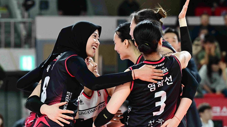 Megawati Hangestri bersama pemain Red Sparks