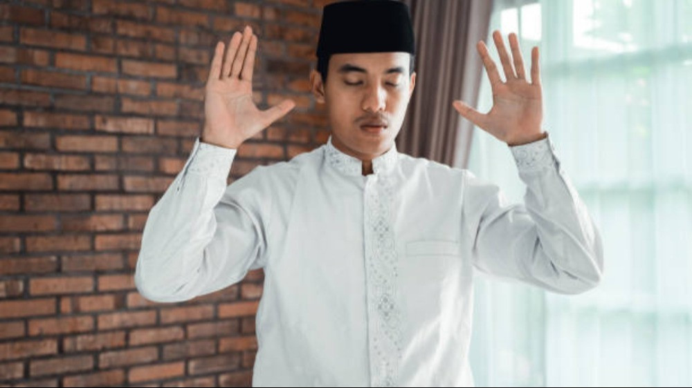 Ilustrasi takbiratul ihram dalam shalat