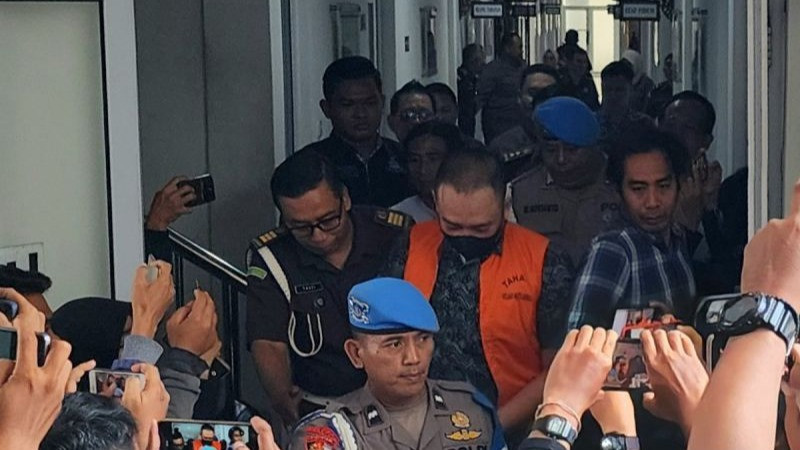 Aipda R, oknum polisi tersangka penembakan yang menewaskan siswa SMKN 4 Semarang, GRO, dikimpahkan ke Kejaksaan Negeri (Kejari) Kota Semarang, Kamis (6/3/2025).