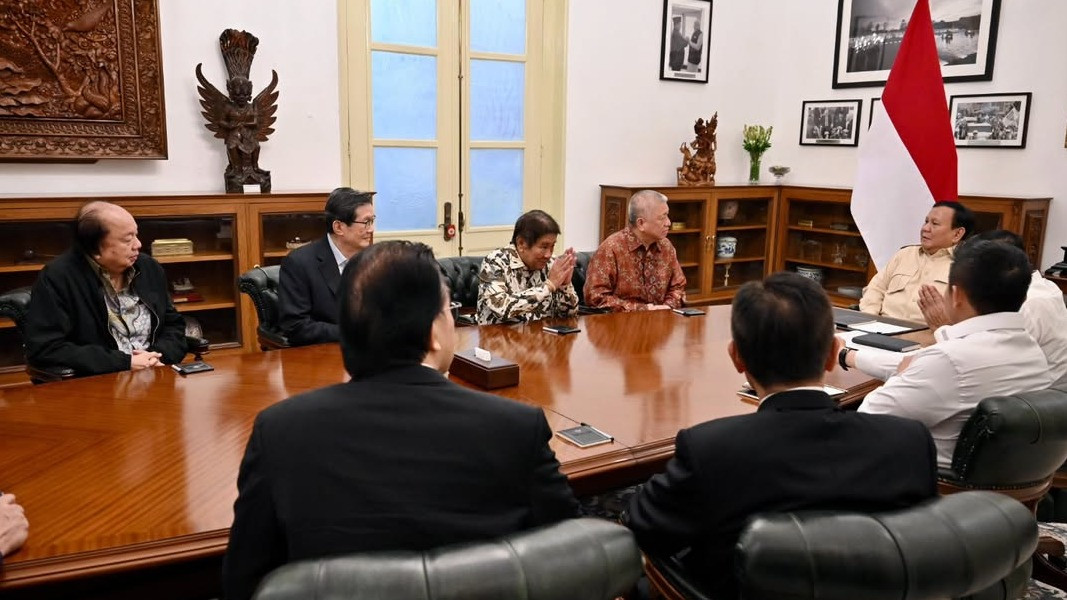 Video Bisu Pertemuan Prabowo dengan 8 Naga di Istana, Ternyata Bicarakan Proyek Ini Bareng Para Taipan: Aguan Duduk Paling Dekat
            - galeri foto
