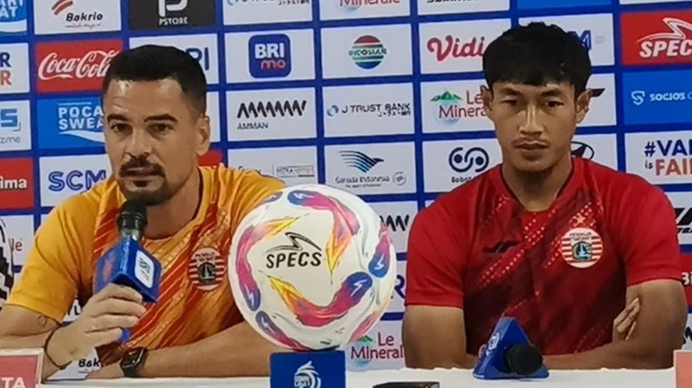 Pelatih Persija Jakarta Carlos Pena dan Hansamu Yama