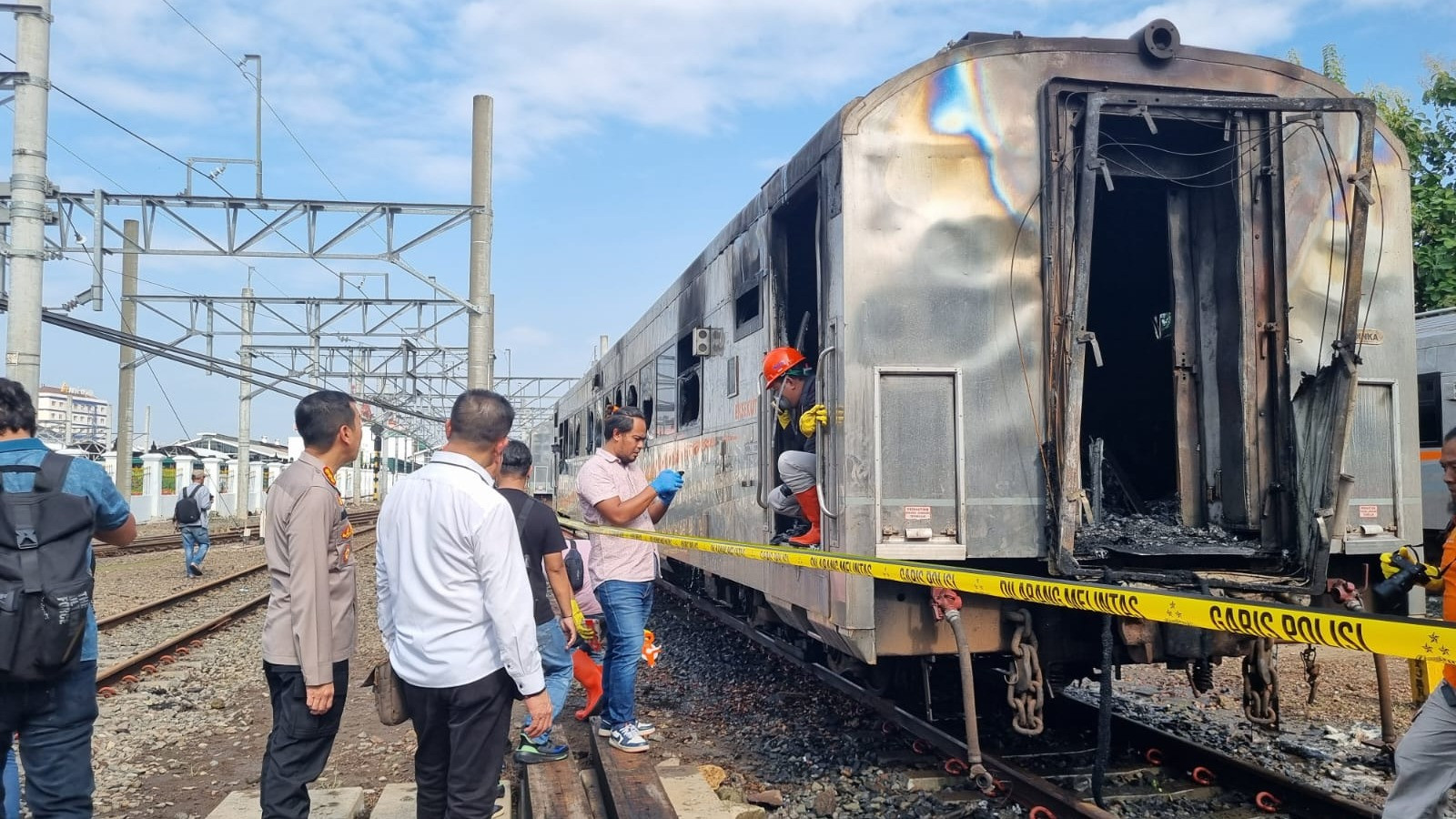 Detik detik kebakaran kereta api stabling atau di jalur parkir di stasiun Tugu Yogyakarta.