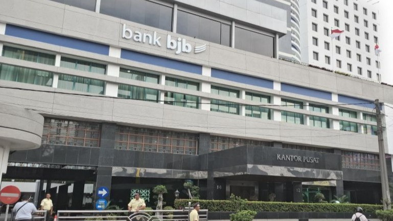 Situasi Kantor Pusat BJB yang digeledah KPK di Jalan Naripan Bandung, Jawa Barat