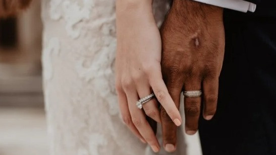 Wanita Lain Terlihat Lebih Menarik Ketimbang Istri Sendiri? Ustaz ini Ungkap Alasannya Ternyata...
            - galeri foto