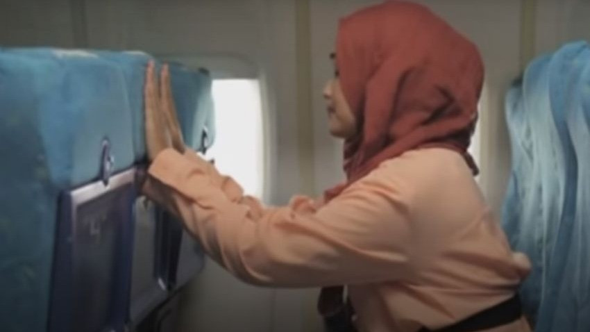 Ilustrasi tayamum pengganti Wudhu di pesawat