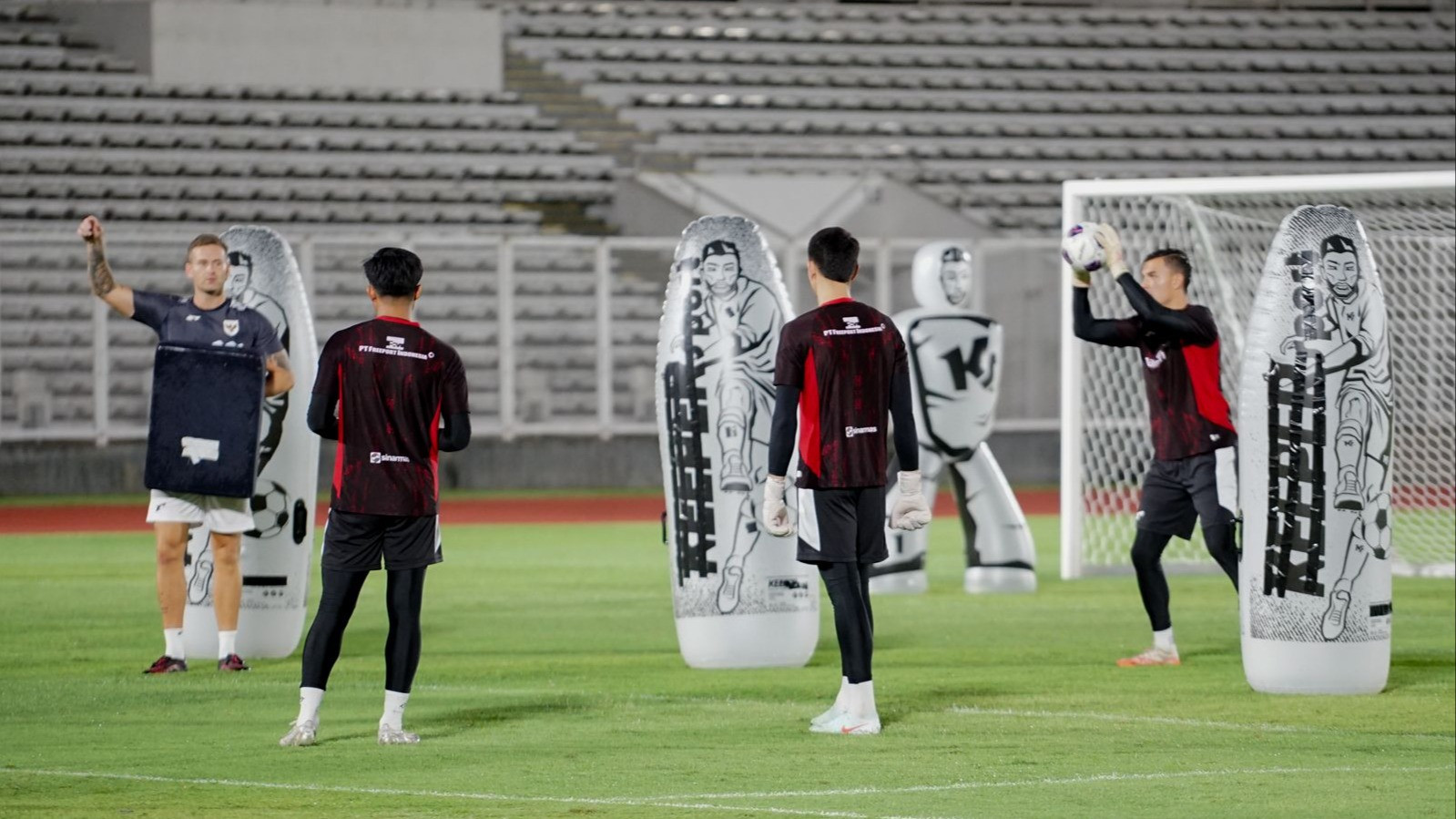 Latihan Kiper Timnas Indonesia