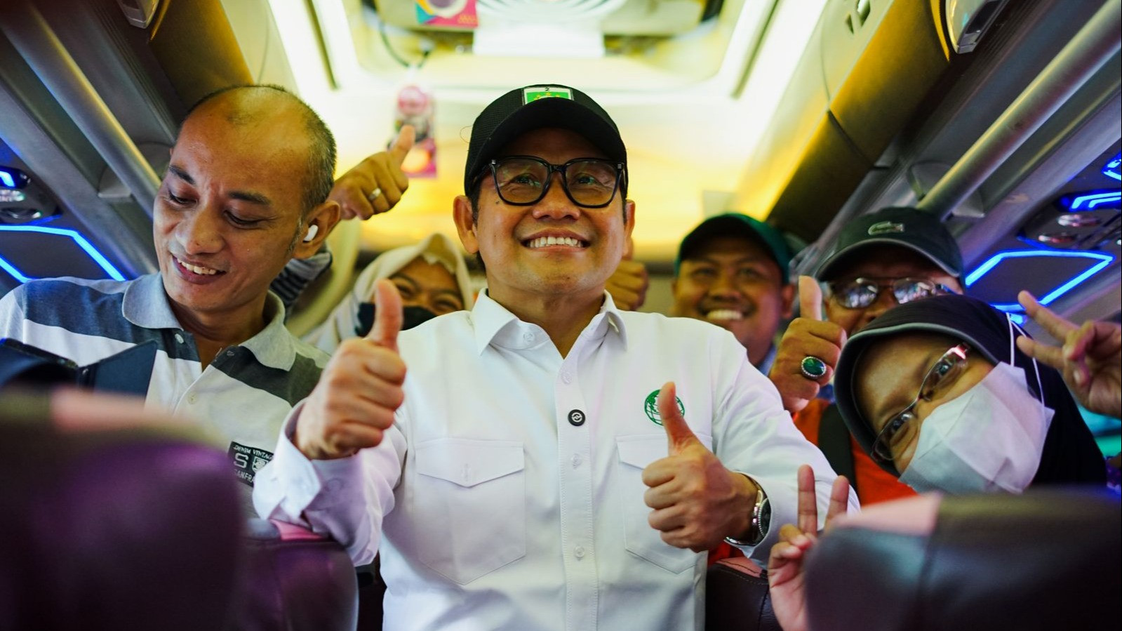 Ketua Umum Dewan Pengurus Pusat (DPP) Partai Kebangkitan Bangsa (PKB) Abdul Muhaimin Iskandar (Gus Muhaimin) melepas rombongan MUDIK Gratis PKB, di Kantor DPP Partai PKB, Jakarta, Rabu, (26/03/2025)