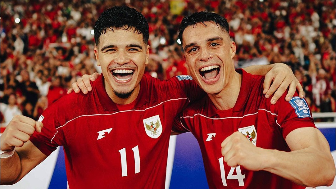Pemain Timnas Indonesia Ragnar Oratmangoen dan Joey Pelupessy