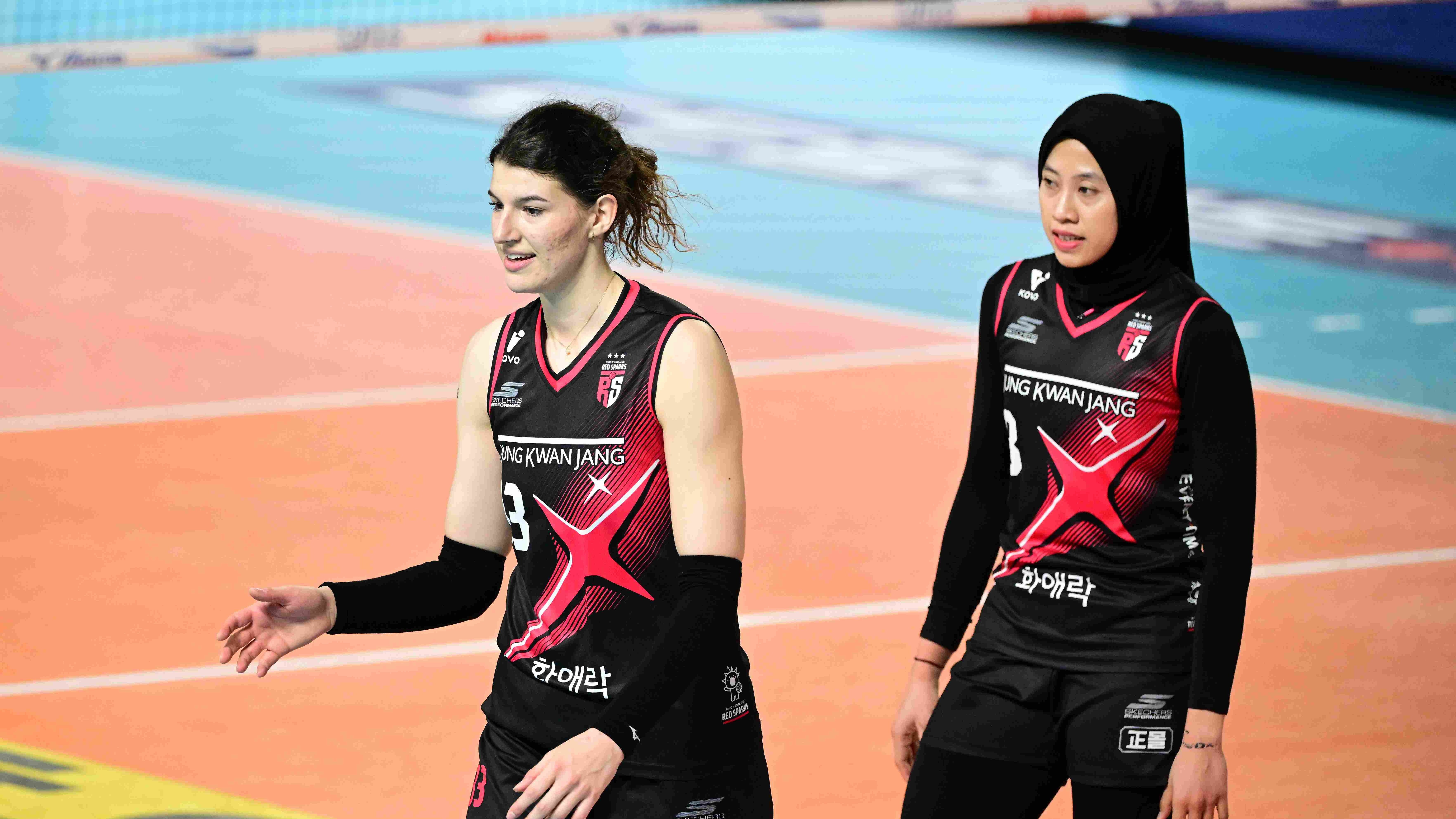 Dua pemain asing Red Sparks, Vanja Bukilich dan Megawati Hangestri.