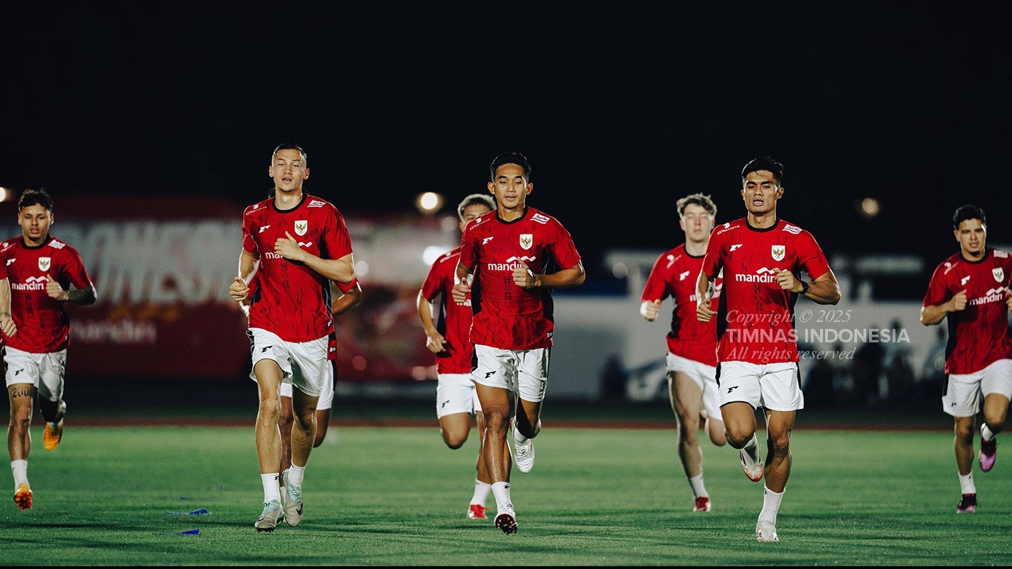 Rizky Ridho dan para pemain Timnas Indonesia di sesi latihan bersama