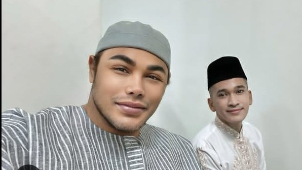 Ruben Onsu resmi Mualaf, menunaikan Shalat Id bersama Ivan Gunawan