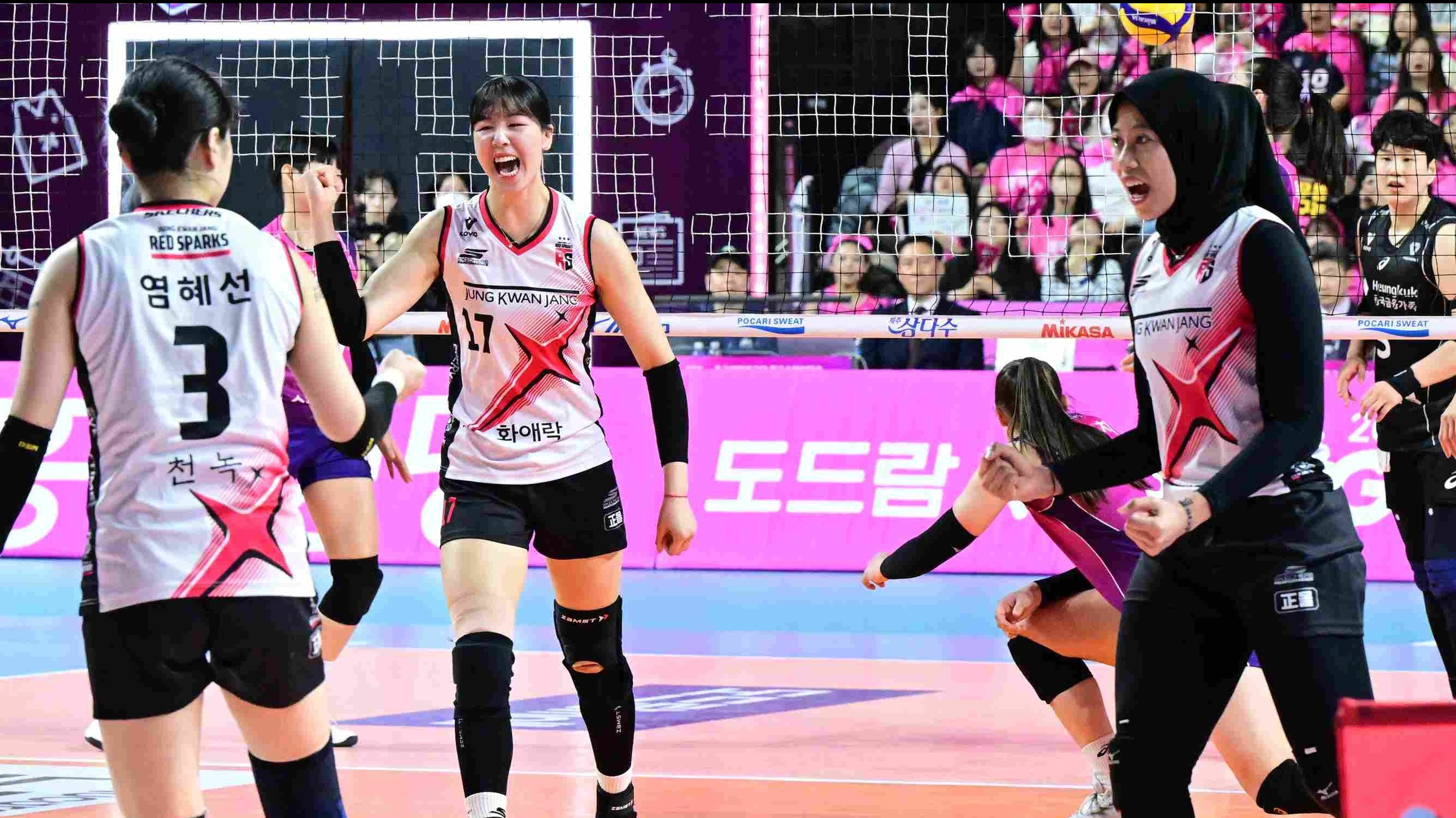 Megawati Hangestri dalam pertandingan Pink Spiders vs Red Sparks.