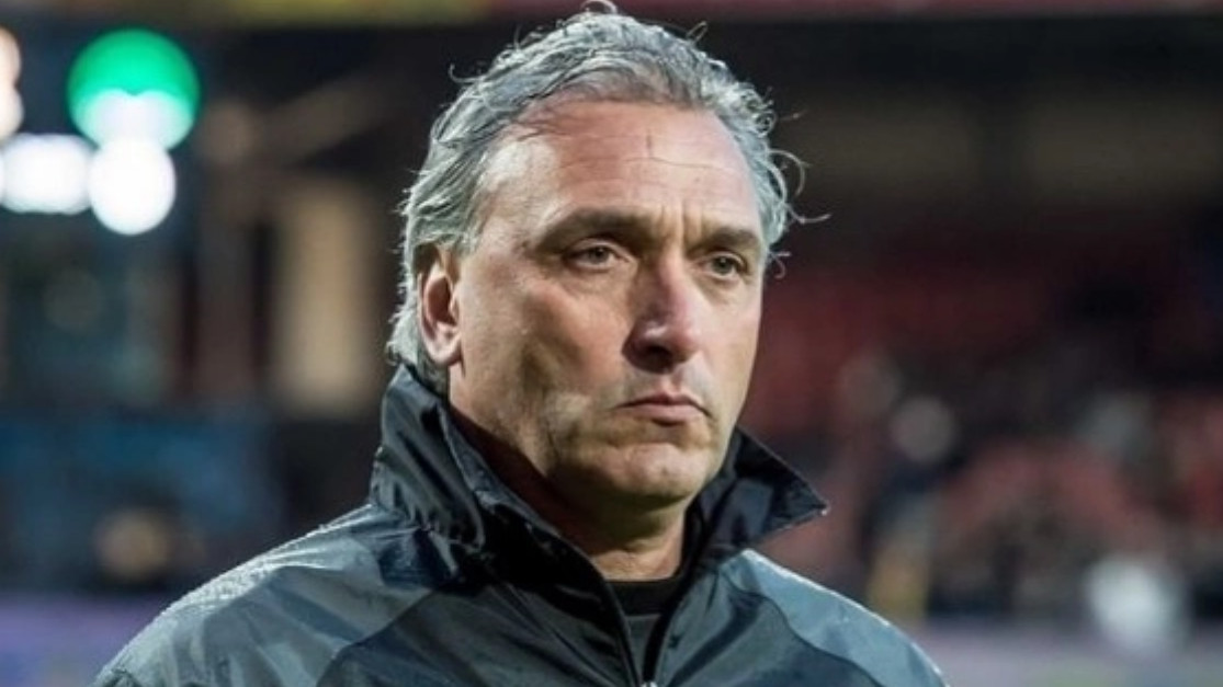 Pelatih Asal Belanda Berani Jujur Soal Alasan Utama Pemain Naturalisasi Memilih Timnas Indonesia: Jujur Saja, Para Pemain Tak Akan Pilih Indonesia Karena...
            - galeri foto