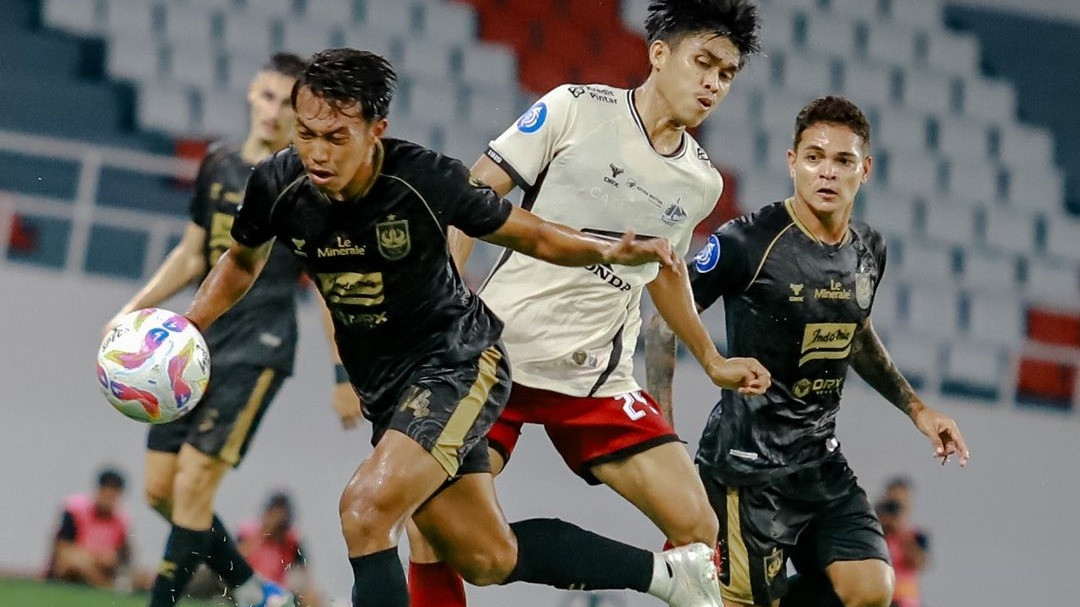PSIS Semarang dan PSM Makassar sama-sama kena sanksi FIFA